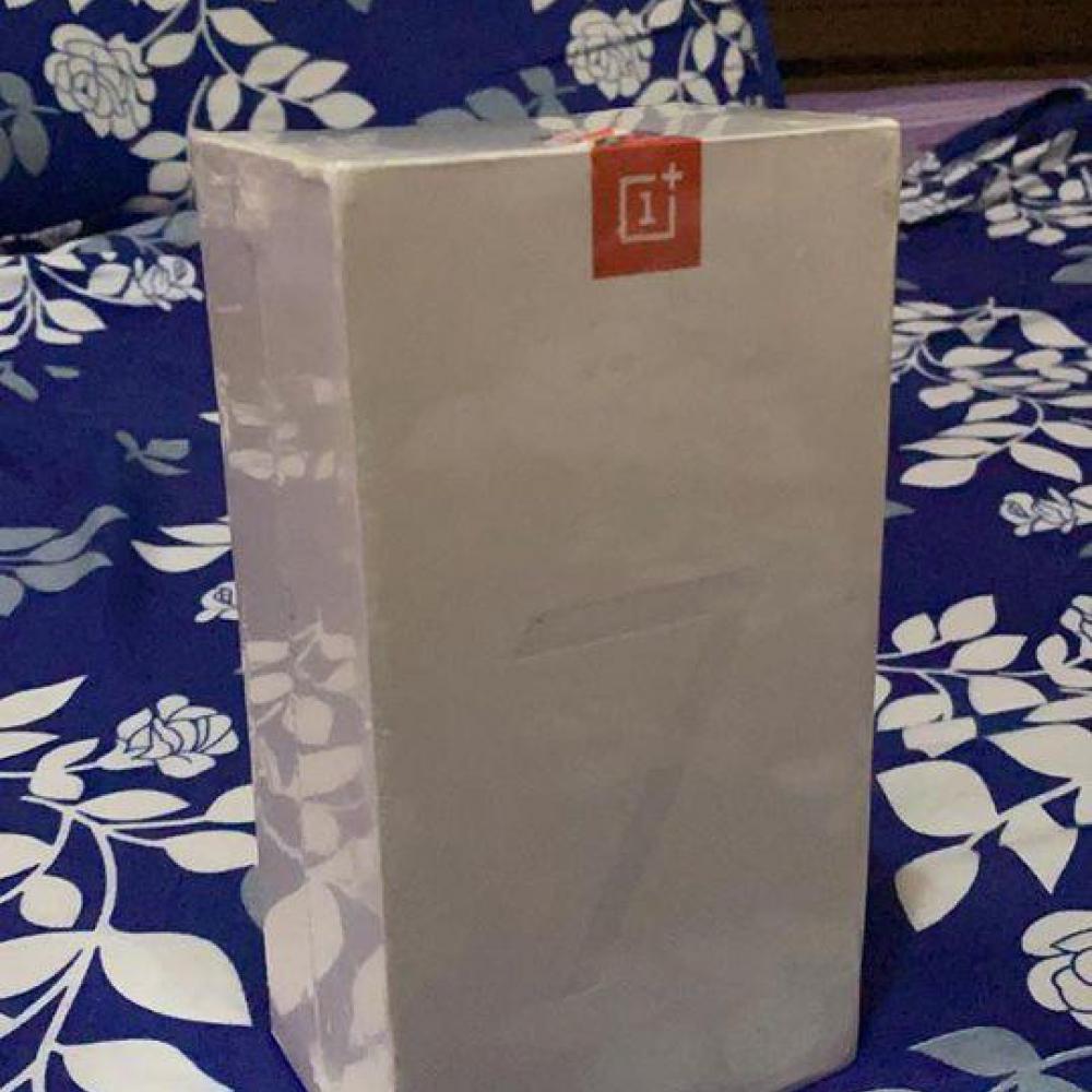 One plus 7 sealed pack - 1