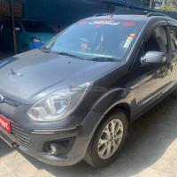 FORD FIGO TITANIUM 2015