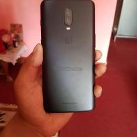 One Plus 6T 128 GB/8 GB Ram Like New