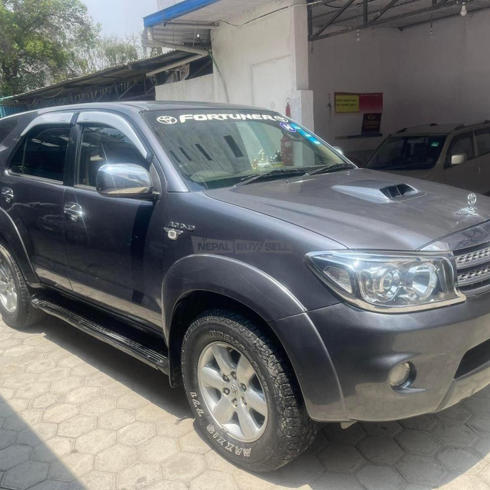 Toyota Fortuner 2010 - 1