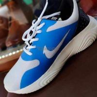 Sports shoes