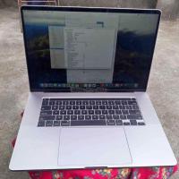 Macbook pro i9 ra i7 16 inch