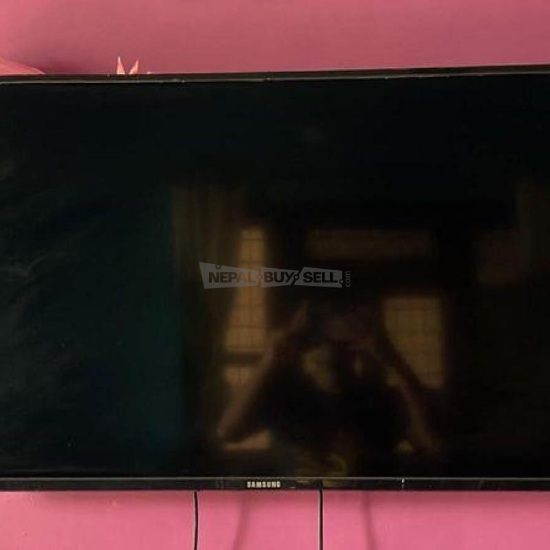 Samsung 40” Smart TV - 1