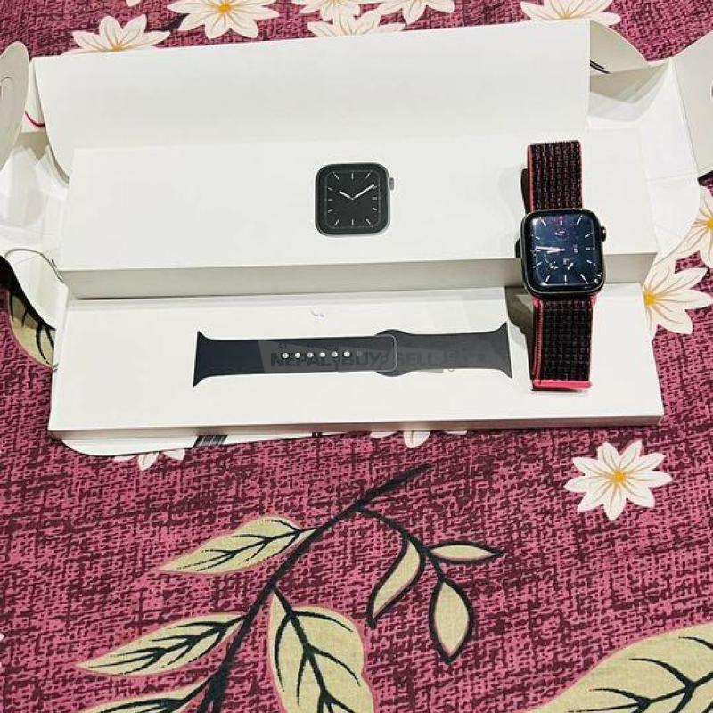 Apple iwatch Series 5 on sell - 1